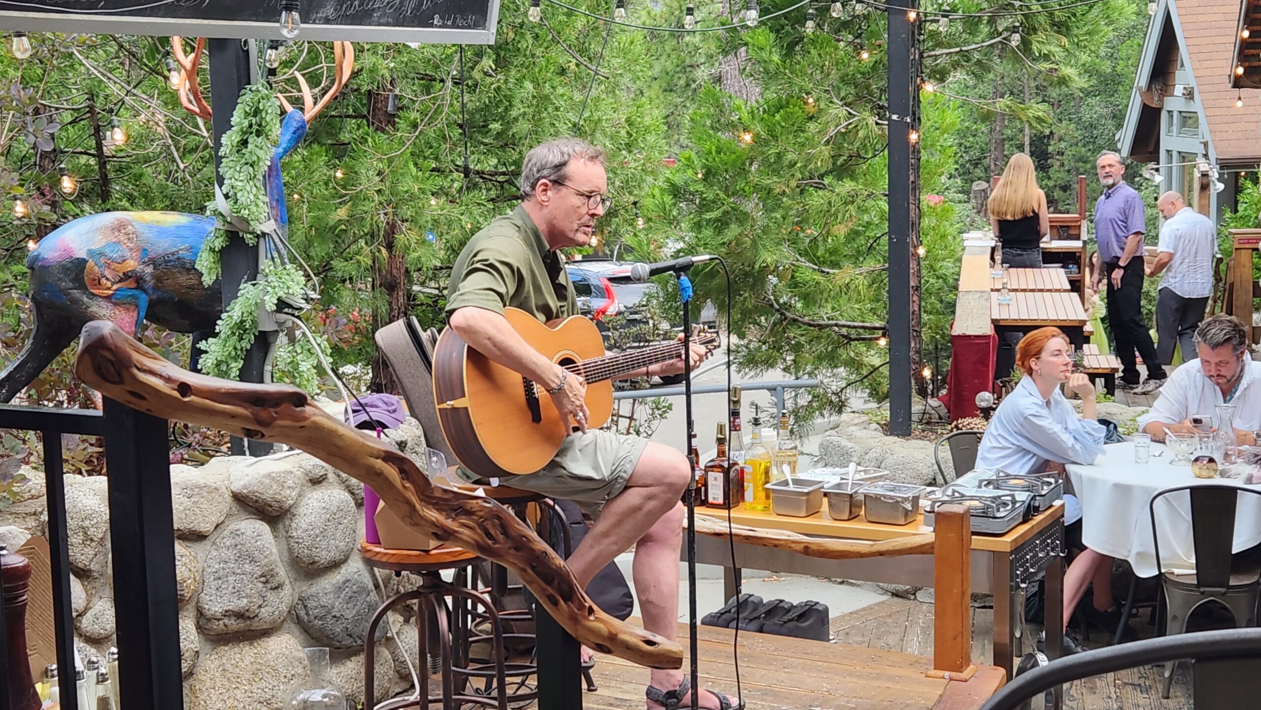Live Music Cafe Aroma